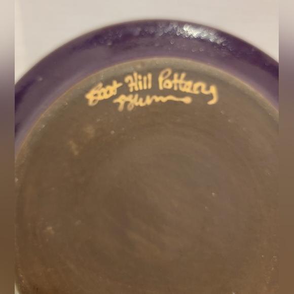 Boot Hill Pottery 8" Salad Plate w/ Hummingbird and Berry motif . Pre-owned - Picture 6 of 8